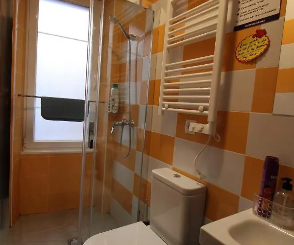 Goodhouse בית הארחה